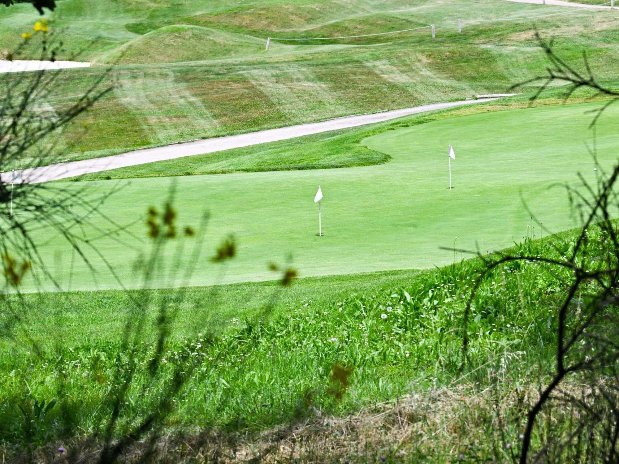 Mercure Brignoles Golf De Barbaroux & Spa Exterior photo