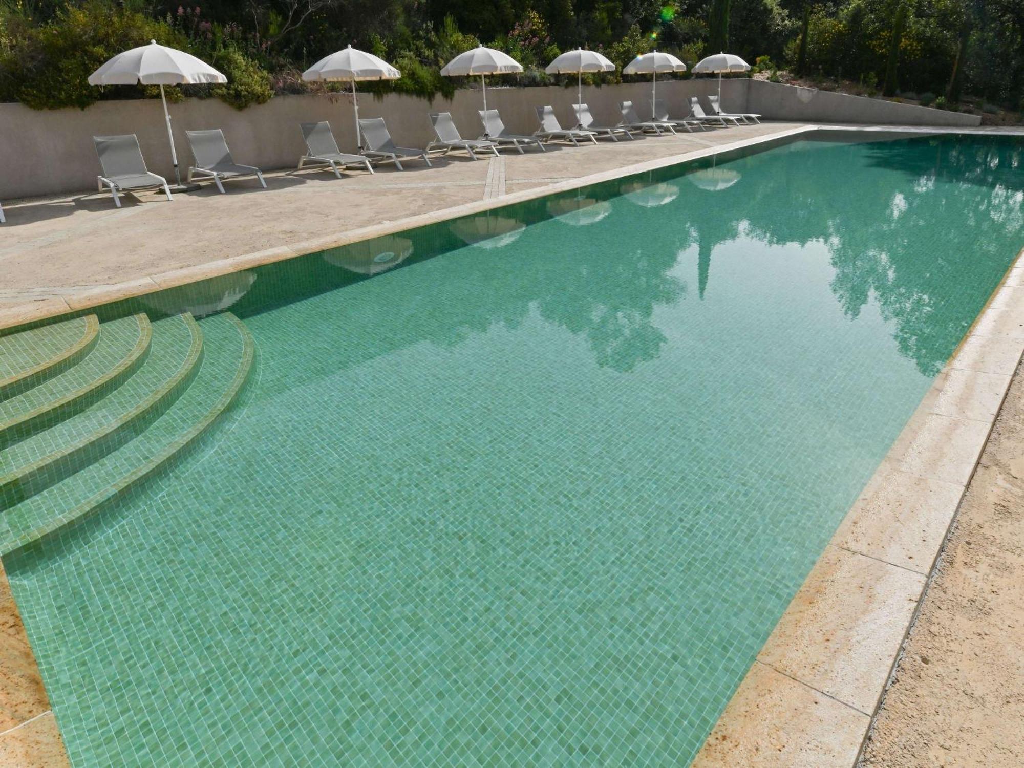 Mercure Brignoles Golf De Barbaroux & Spa Exterior photo