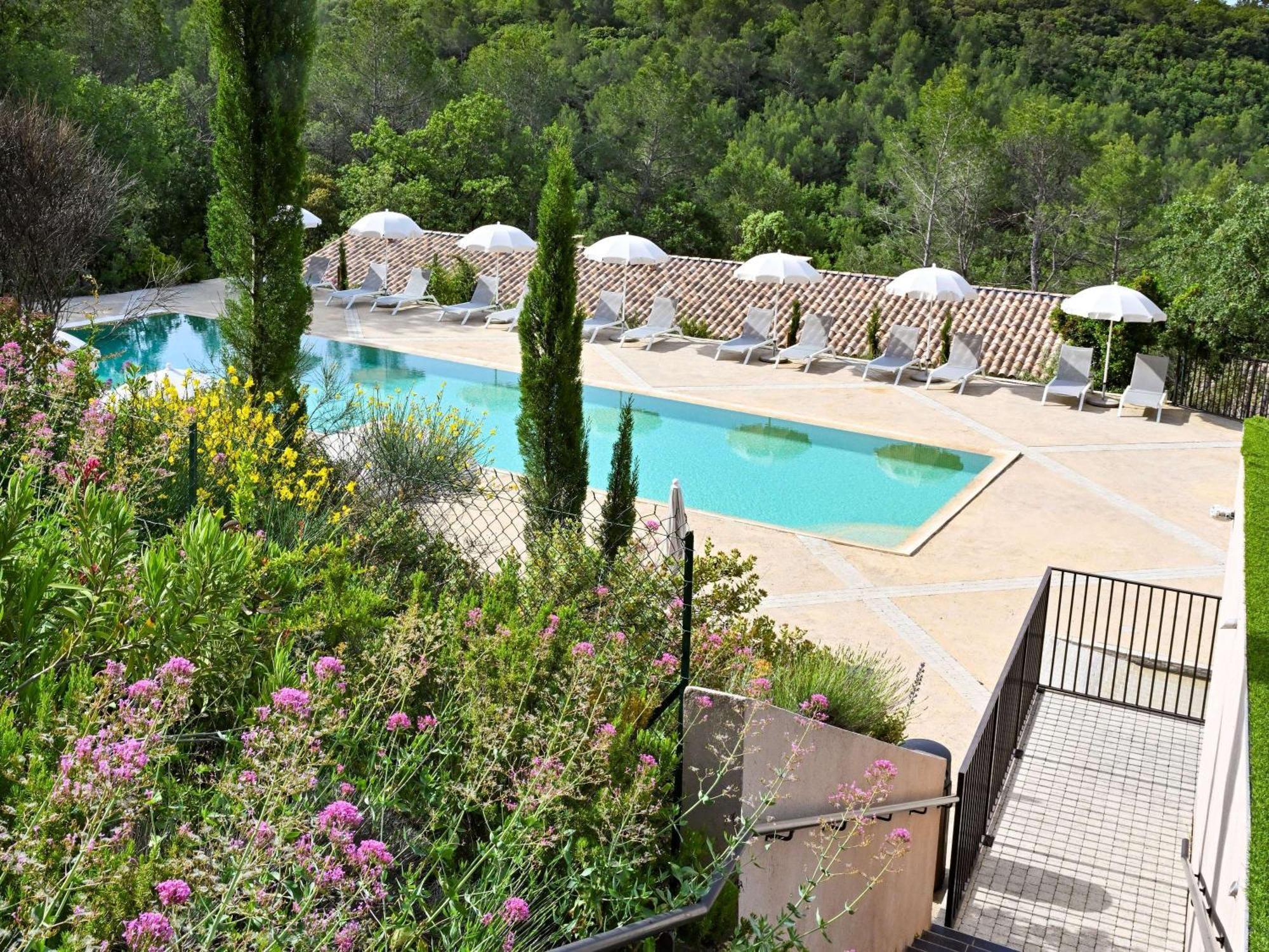 Mercure Brignoles Golf De Barbaroux & Spa Exterior photo