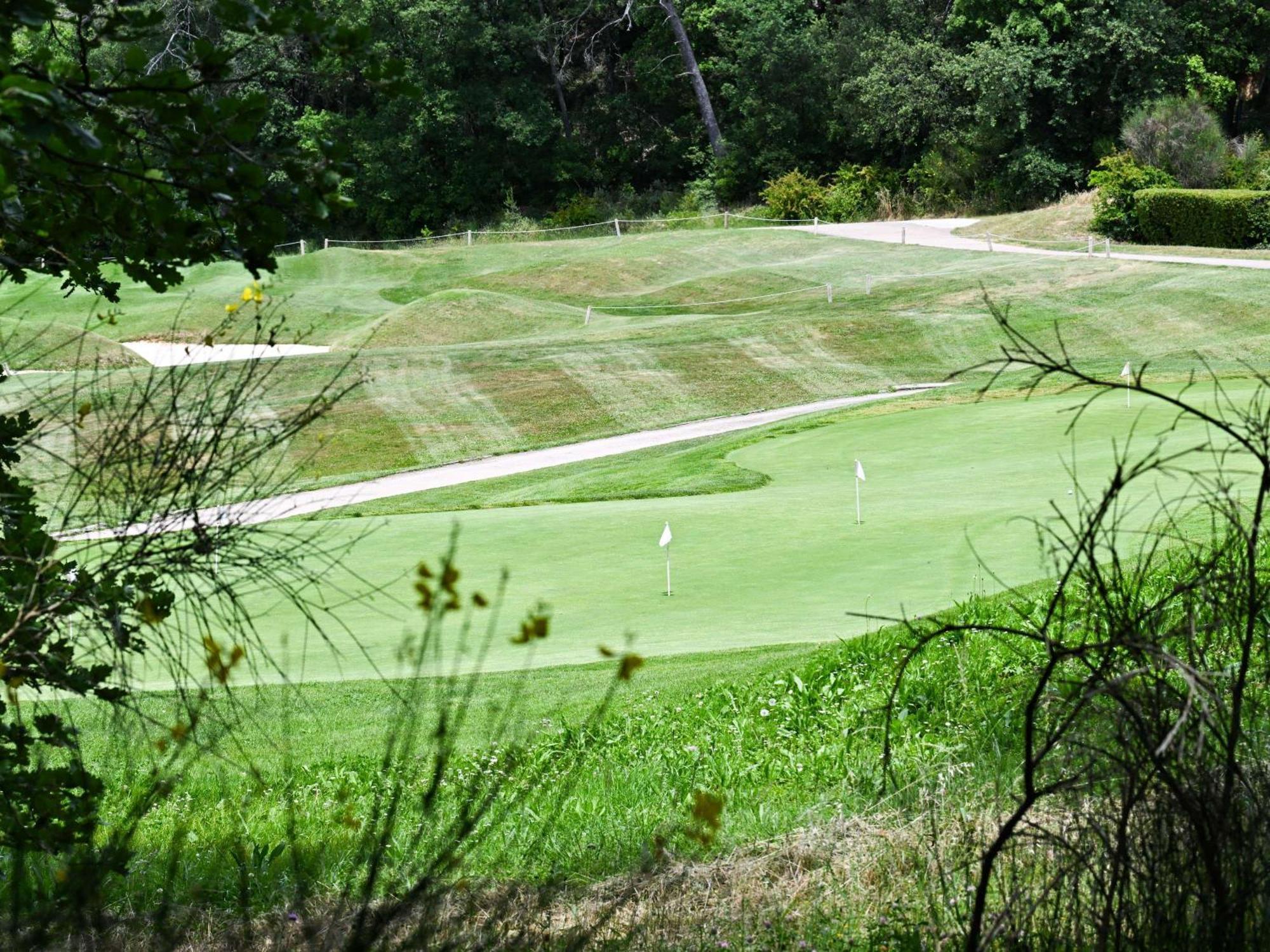 Mercure Brignoles Golf De Barbaroux & Spa Exterior photo
