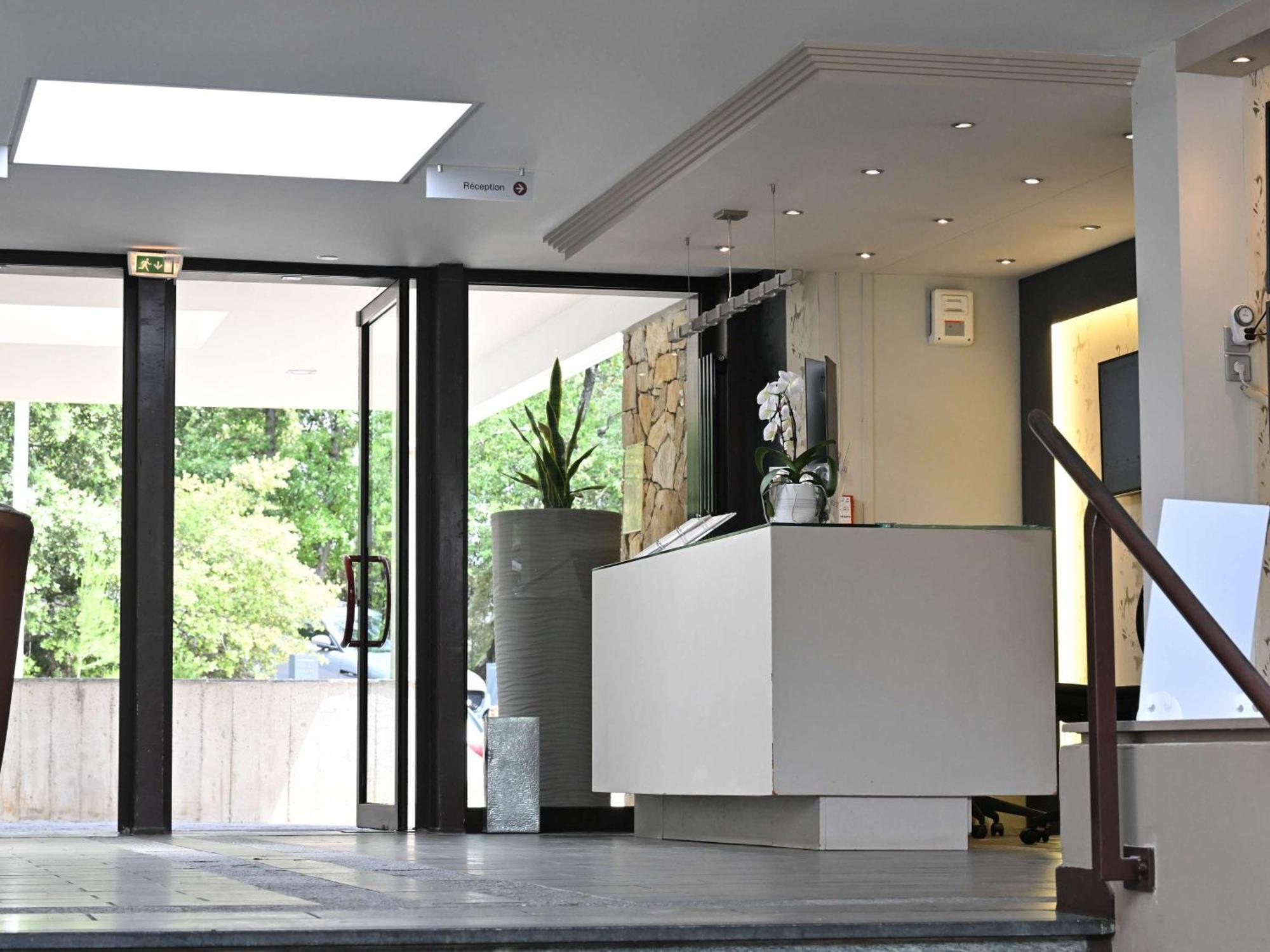 Mercure Brignoles Golf De Barbaroux & Spa Exterior photo